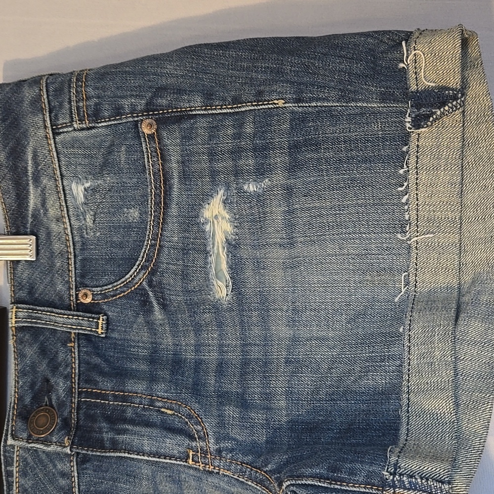 American Eagle Womens Distressed Midi Jean Shorts Size 10 Low Rise NWT - Picture 2 of 7